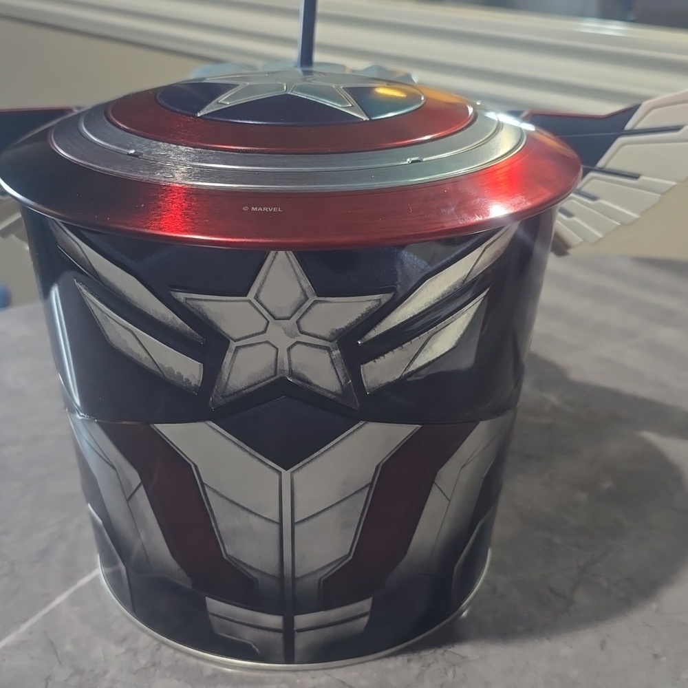 CAPTAIN AMERICA SHIELD POPCORN - Picture 4 of 5